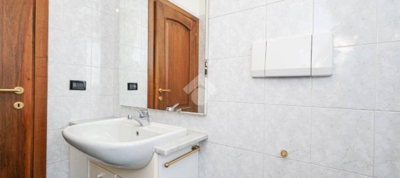 Apartamento de 3 dormitorios en Ponte San Pietro, Italy No. 266544 32
