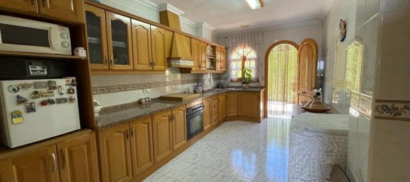 5 bedrooms Villa in Mutxamel, Spain No. 37898 6