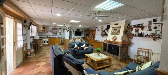 5 bedrooms Villa in Mutxamel, Spain No. 37898 4