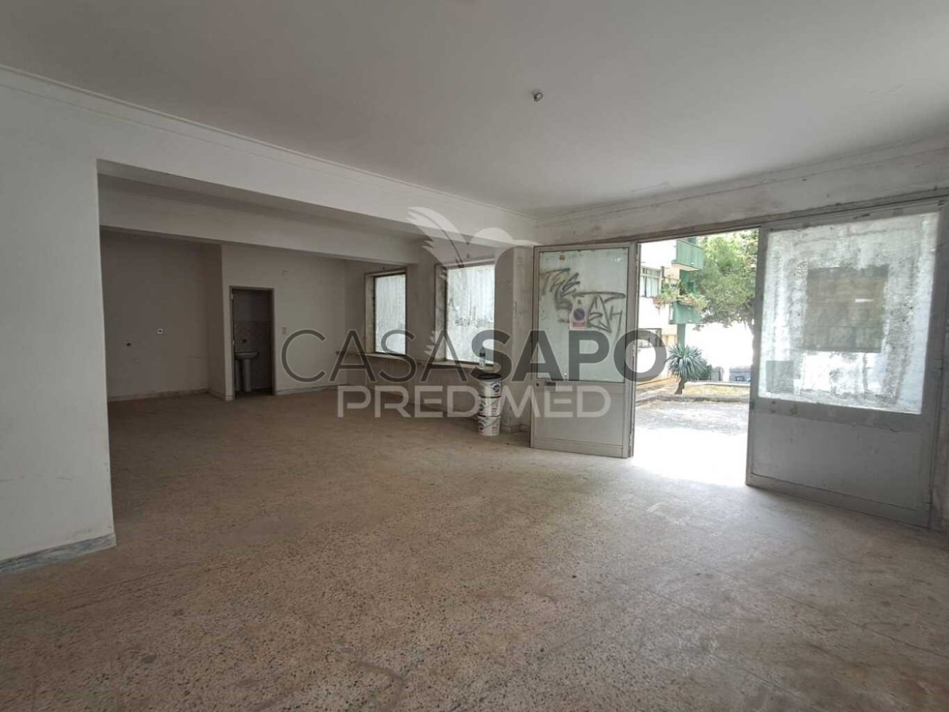 210m² Commercial property in Quarteira, Portugal No. 202089