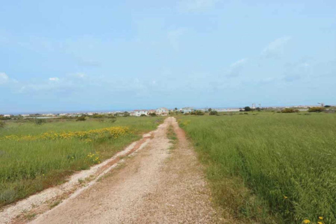  Land in Paralimni, Cyprus No. 24107