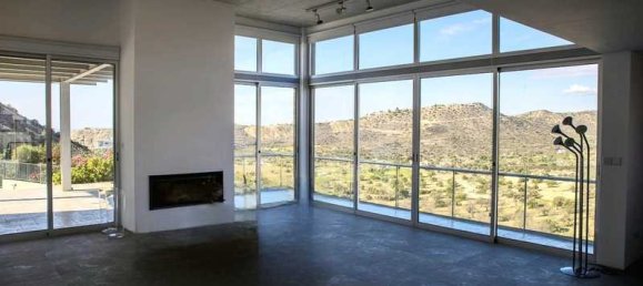 7 bedrooms Commercial property in Mesa Geitonia, Cyprus No. 18573 5