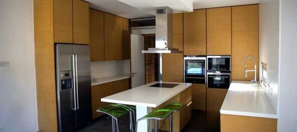 7 bedrooms Commercial property in Mesa Geitonia, Cyprus No. 18573 2