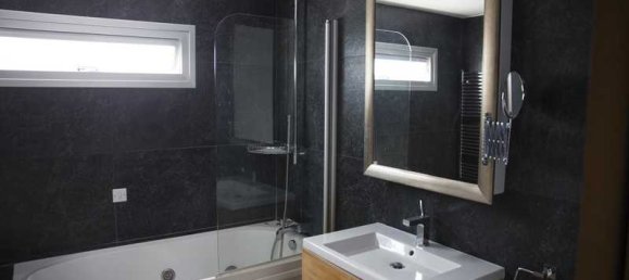 7 bedrooms Commercial property in Mesa Geitonia, Cyprus No. 18573 6