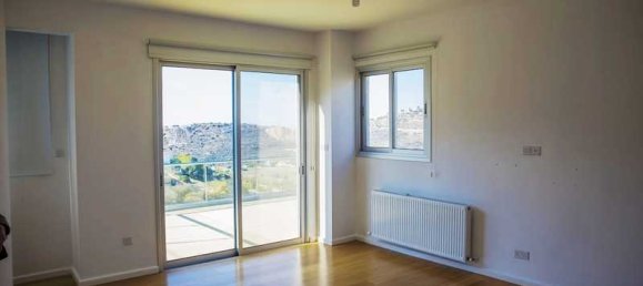 7 bedrooms Commercial property in Mesa Geitonia, Cyprus No. 18573 11