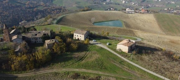 Casa de 8 divisões em Castelvetro di Modena, Italy N.º 153452 10