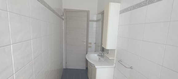 3-Zimmer Wohnung in Prato, Italy, Nr. 282445 10