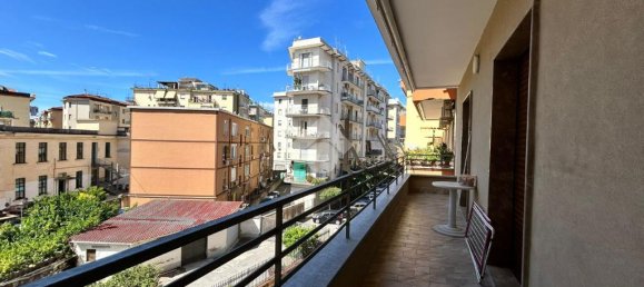 2 bedrooms Apartment in Salerno, Italy No. 346156 4