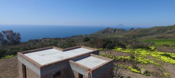 Дом с 3 комнатами в Липари, Италия № 131189 2