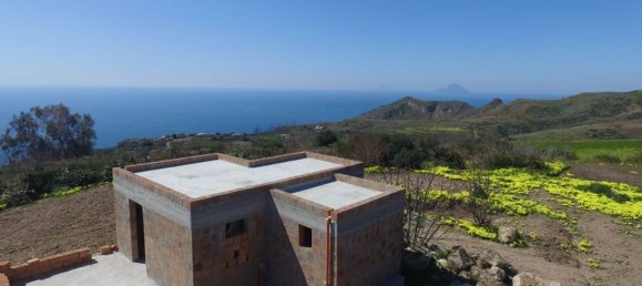 Дом с 3 комнатами в Липари, Италия № 131189 3