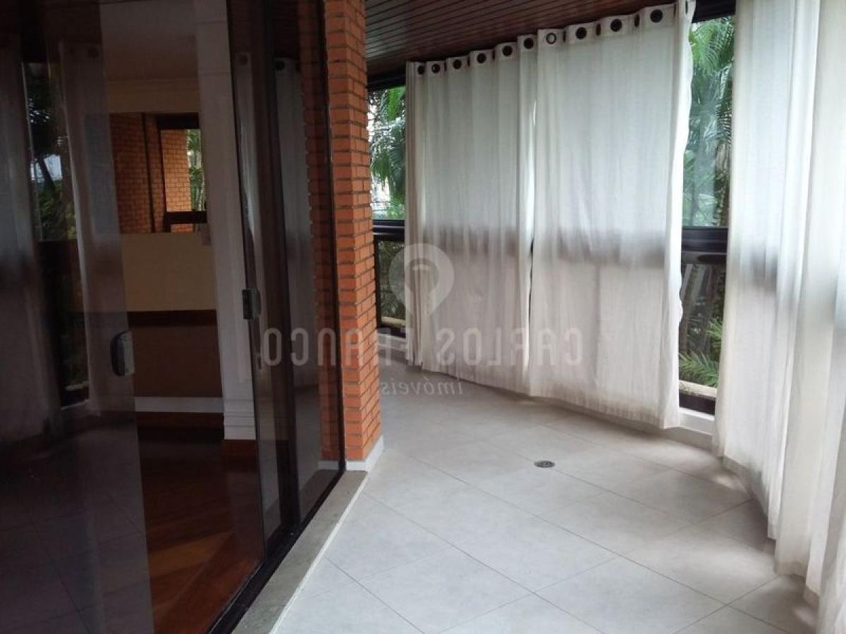 Apartamento de 3 dormitorios en Sao Paulo, Brazil No. 593832