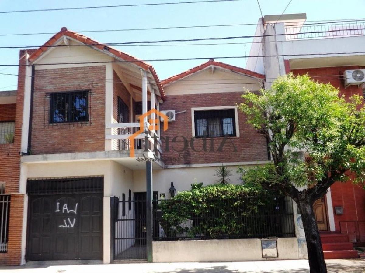 3 bedrooms House in Moron, Argentina No. 16996