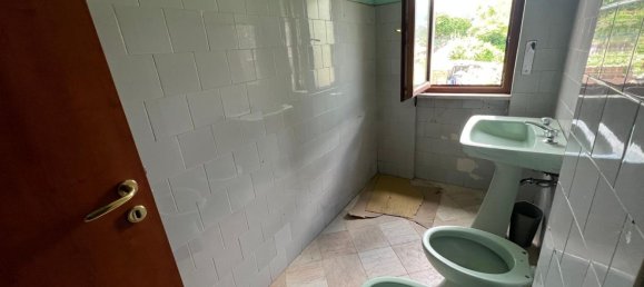 5 rooms Apartment in Avellino, Italy No. 24304 14