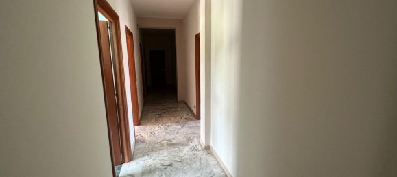 5 rooms Apartment in Avellino, Italy No. 24304 7