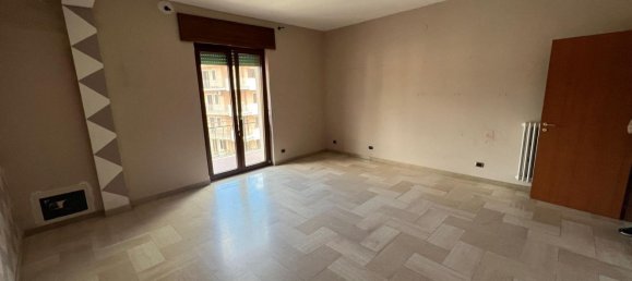 5 rooms Apartment in Avellino, Italy No. 24304 2