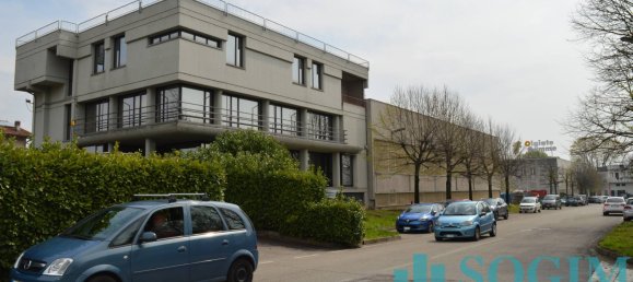Lagerhaus in Olgiate Comasco, Italy 2430m², Nr. 329701 9