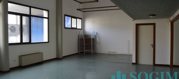 Lagerhaus in Olgiate Comasco, Italy 2430m², Nr. 329701 20