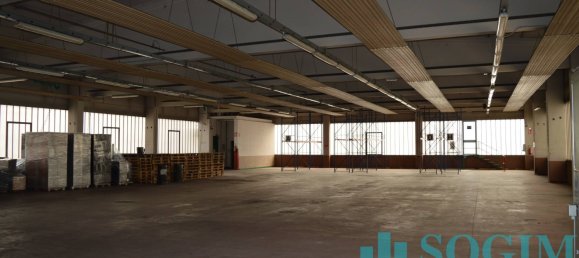 Lagerhaus in Olgiate Comasco, Italy 2430m², Nr. 329701 24