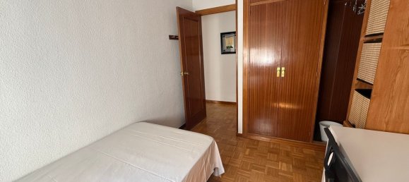 Apartamento de 3 dormitorios en Madrid, Spain No. 177944 15