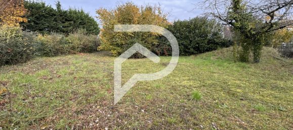  Land in La Chaussee-Saint-Victor, France No. 152340 2