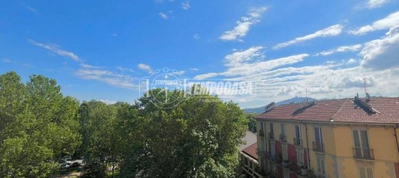 2 bedrooms Apartment in Turin, Italy No. 137494 6
