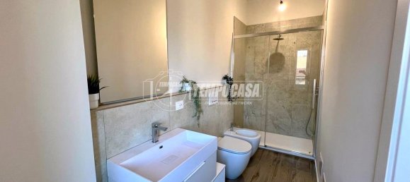 2 bedrooms Apartment in Turin, Italy No. 137494 3