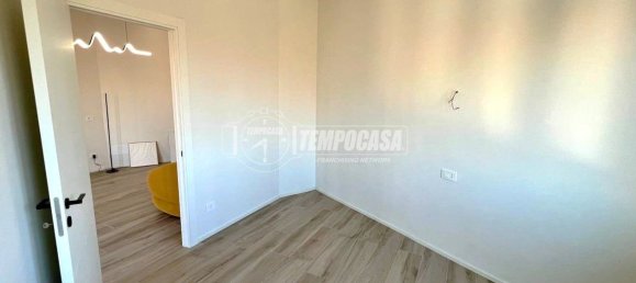 2 bedrooms Apartment in Turin, Italy No. 137494 2