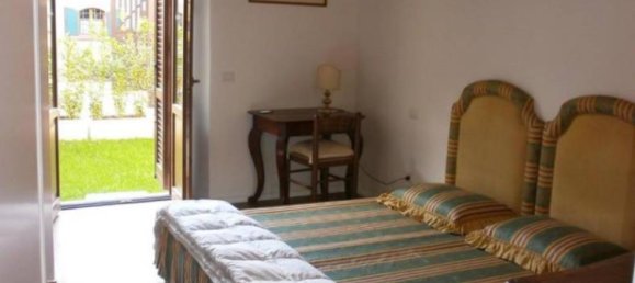 4 bedrooms Apartment in Florence, Italy No. 117662 10