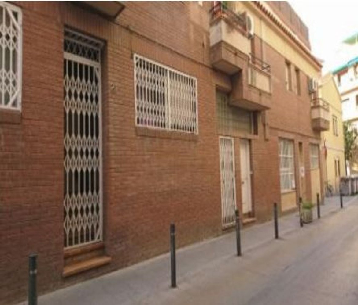  مرآب في Sants-Montjuic, Spain 23متر مربع رقم 208595