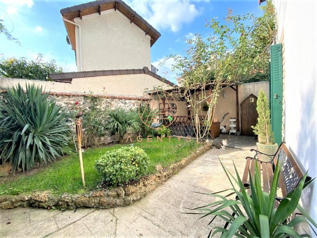 3 bedrooms House in Saint-Maur-des-Fosses, France No. 135530