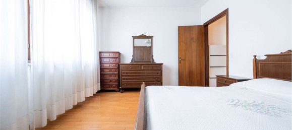 Квартира с 5 комнатами в Конельяно, Италия № 118305 30