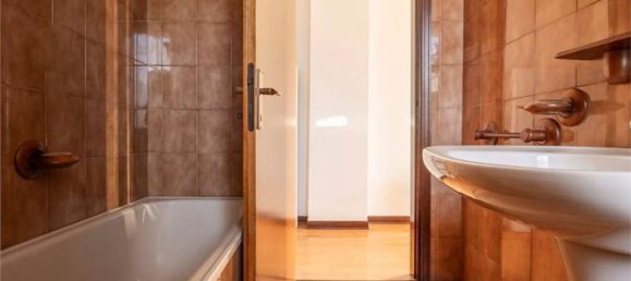 Квартира с 5 комнатами в Конельяно, Италия № 118305 23