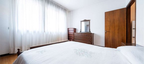 Квартира с 5 комнатами в Конельяно, Италия № 118305 31