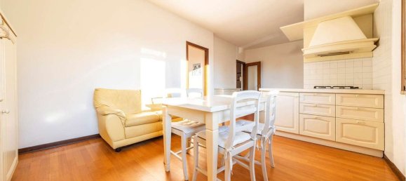 Квартира с 5 комнатами в Конельяно, Италия № 118305 4