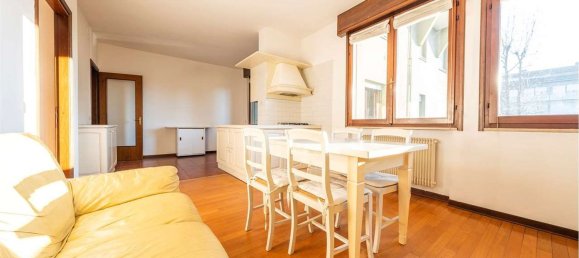 Квартира с 5 комнатами в Конельяно, Италия № 118305 3