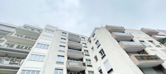 Apartamento de 3 dormitorios en Paris, France No. 129059 8