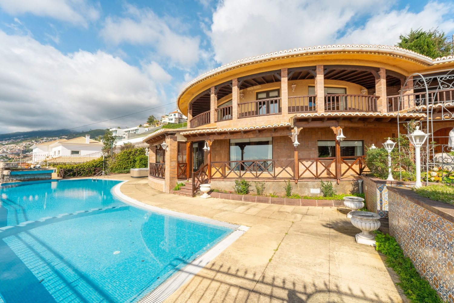 Villa de 6 dormitorios en Funchal, Portugal No. 98260