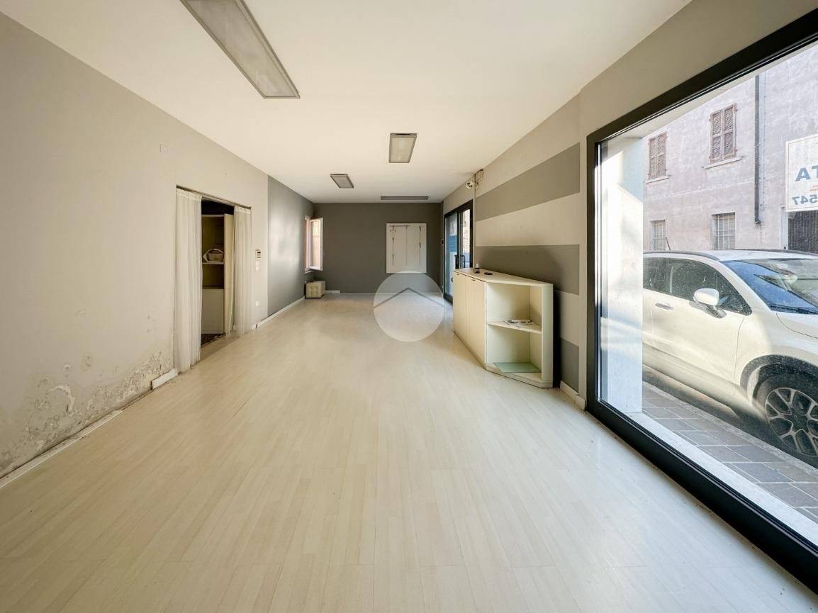 2-Zimmer Gewerbliche Immobilie in Asola, Italy, Nr. 142135