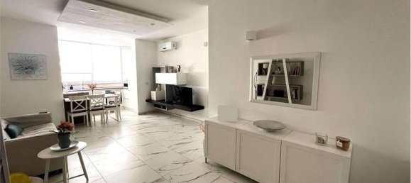 Квартира с 4 комнатами в Бриндизи, Италия № 109395 2