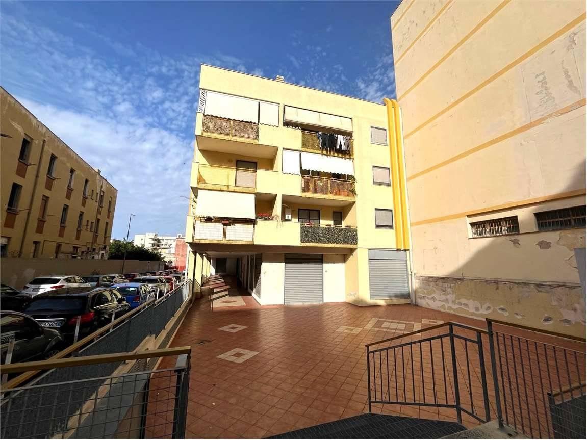 Квартира с 4 комнатами в Бриндизи, Италия № 109395