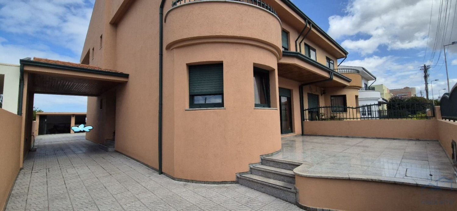 Таунхаус с 3 спальнями в Матозиньюш, Португалия № 309240