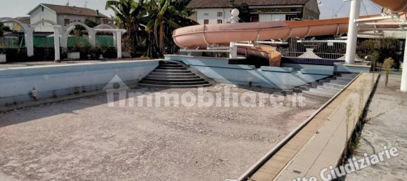 2200m² Building in Gualtieri, Italy No. 341213 4