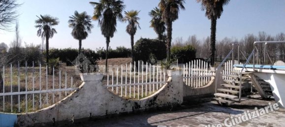 2200m² Building in Gualtieri, Italy No. 341213 3