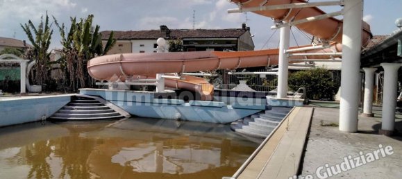 2200m² Building in Gualtieri, Italy No. 341213 6