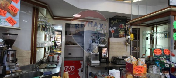 2-salle Propriété commerciale à Rome, Italy No. 309124 8