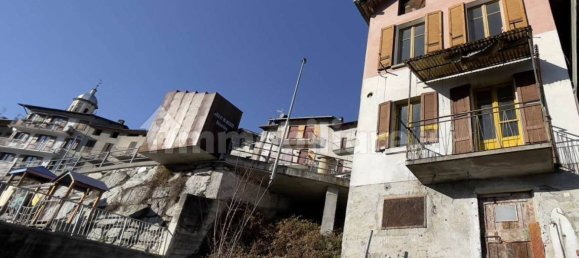 2 bedrooms House in Buglio in Monte, Italy No. 81412 2