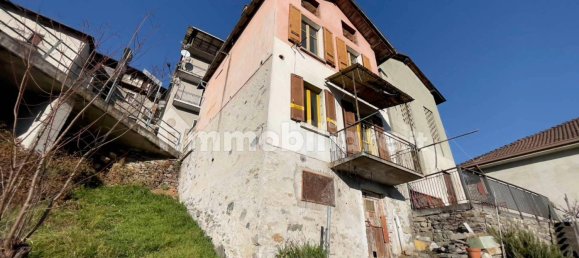 2 bedrooms House in Buglio in Monte, Italy No. 81412 4