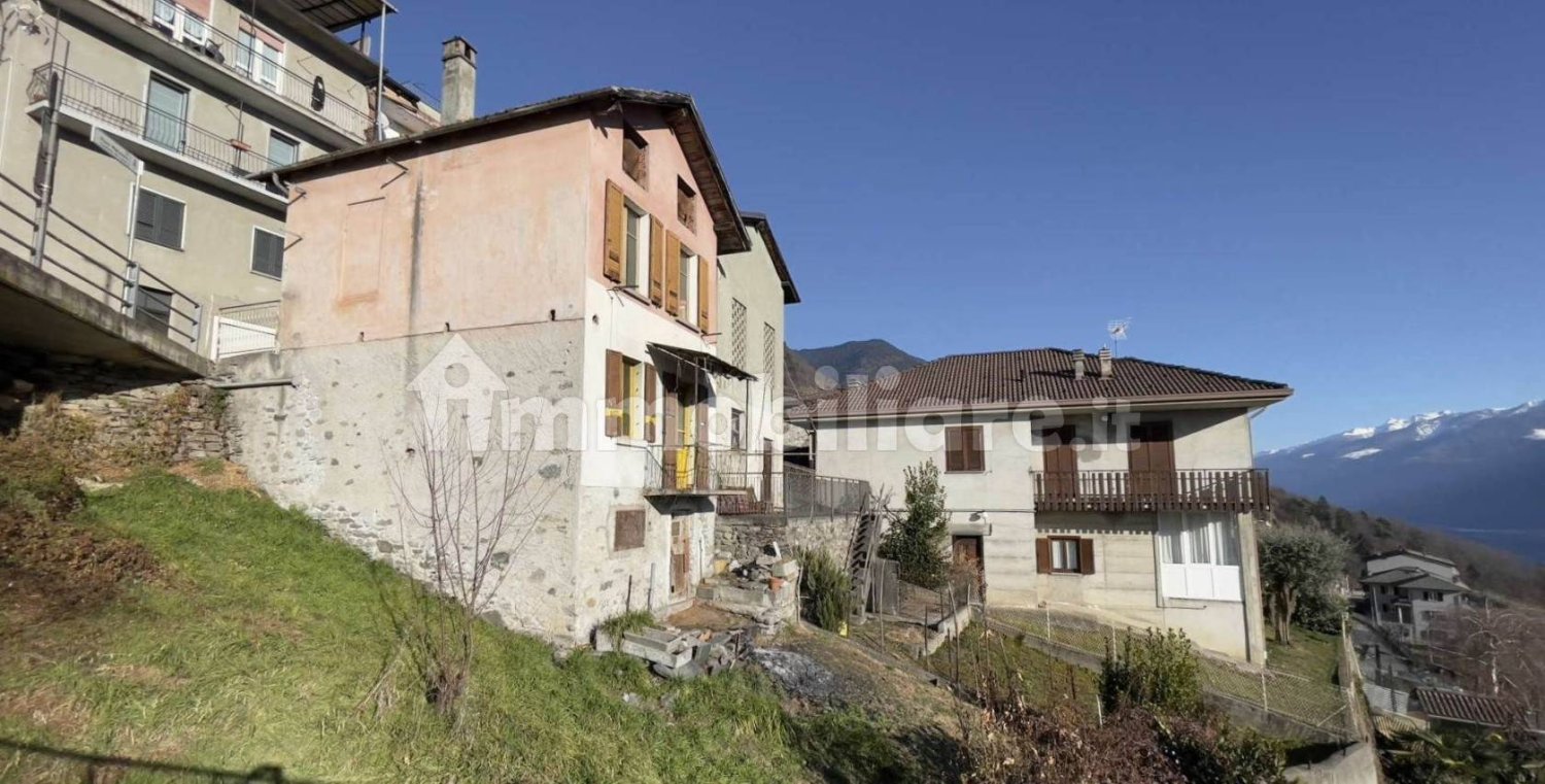 2 bedrooms House in Buglio in Monte, Italy No. 81412