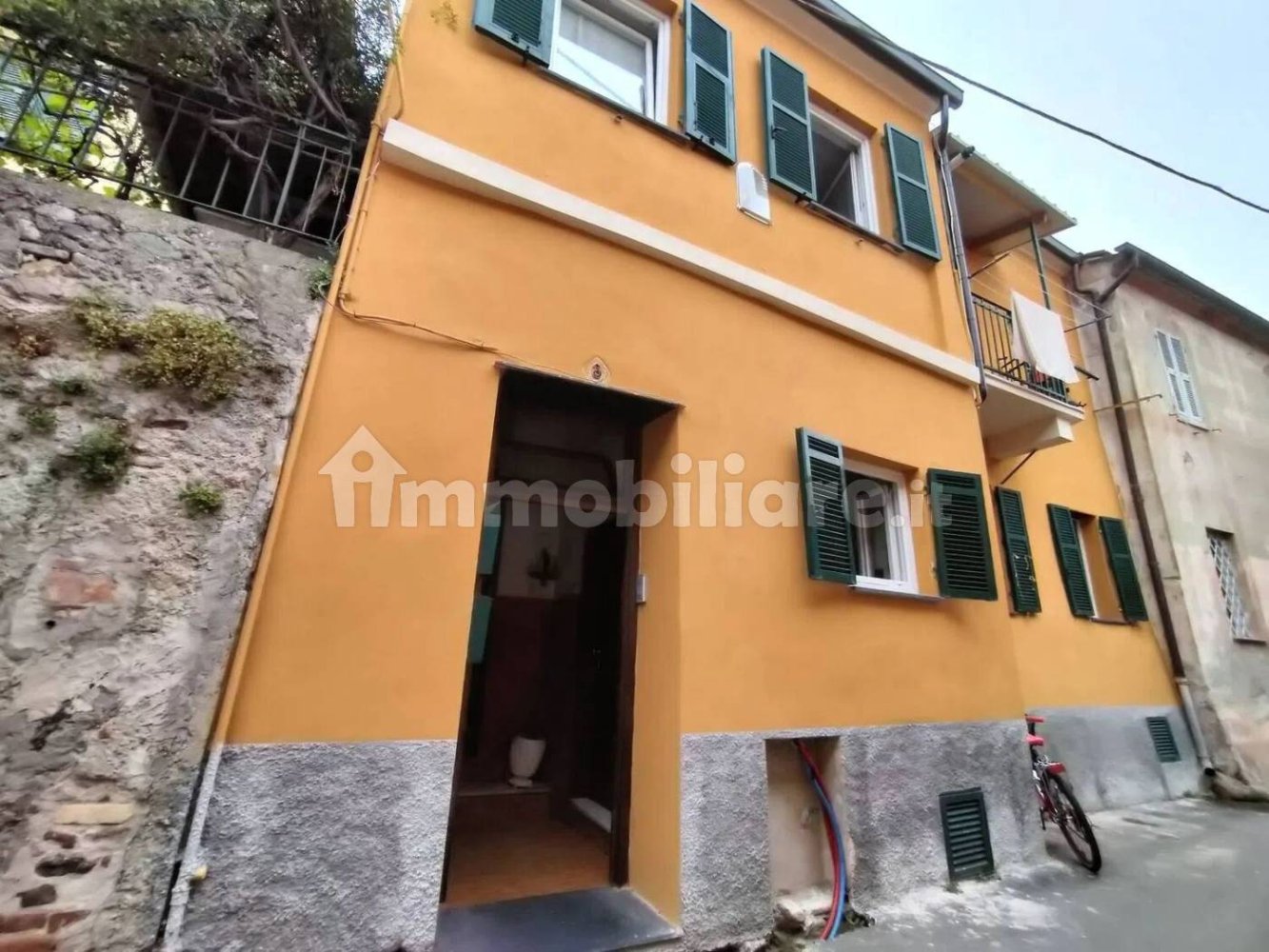 Квартира с 3 спальнями в Альбисола Супериоре, Италия № 292414