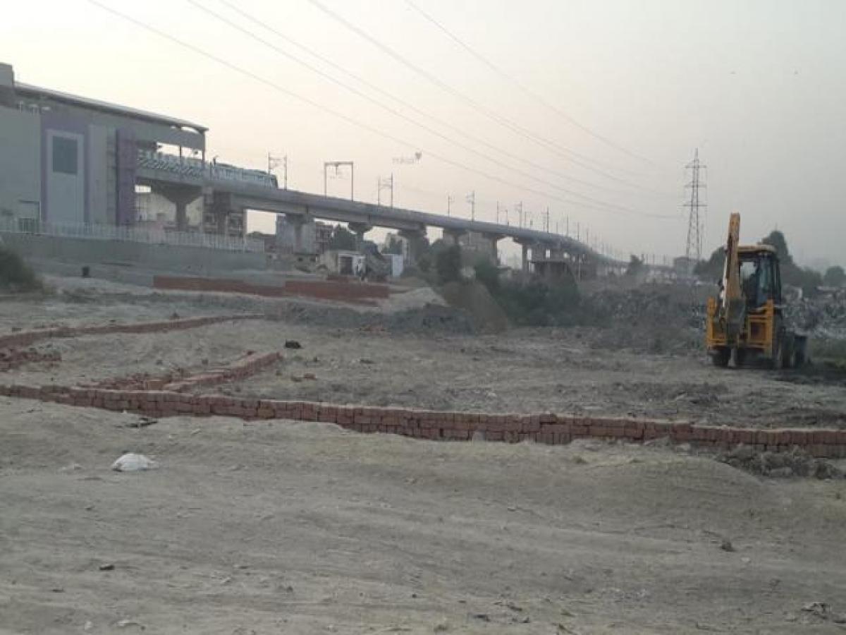 Земельный участок в Нойда, Индия № 32813